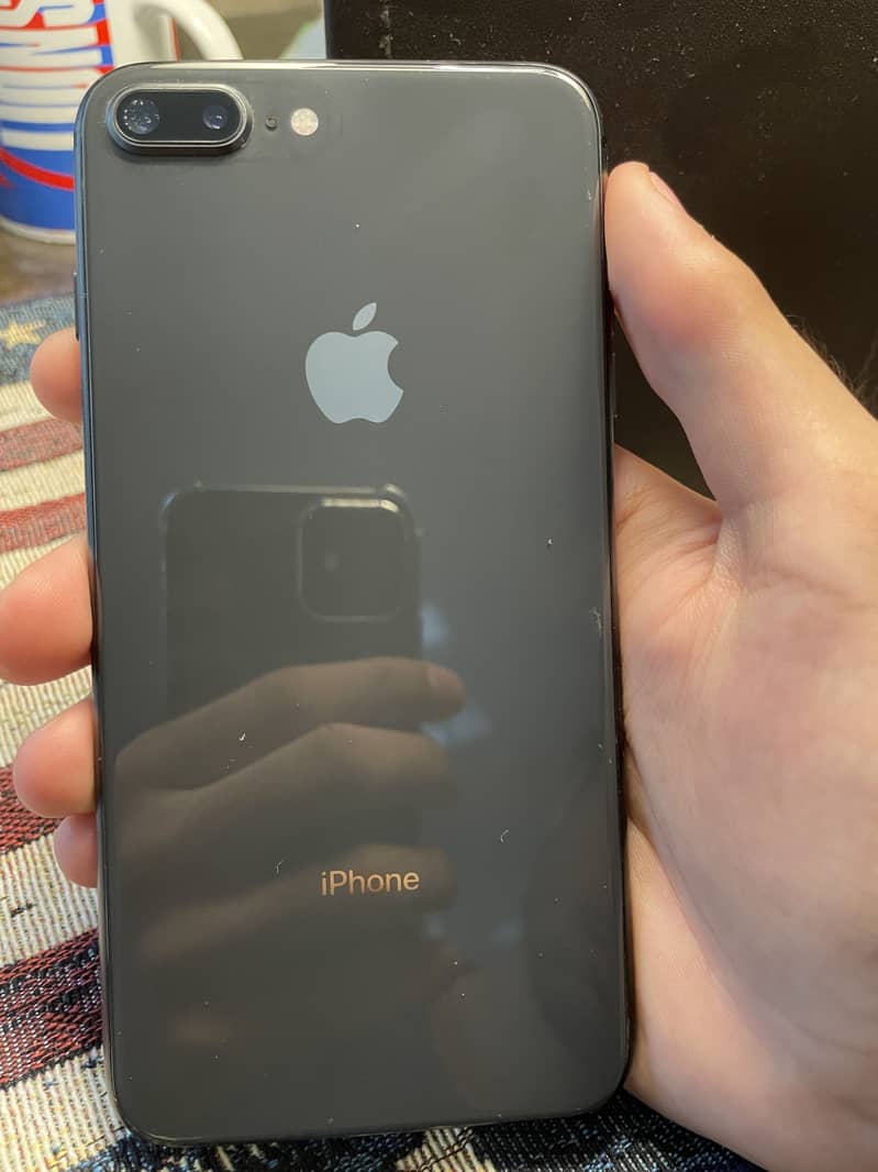 Apple iPhone 8 Plus 1