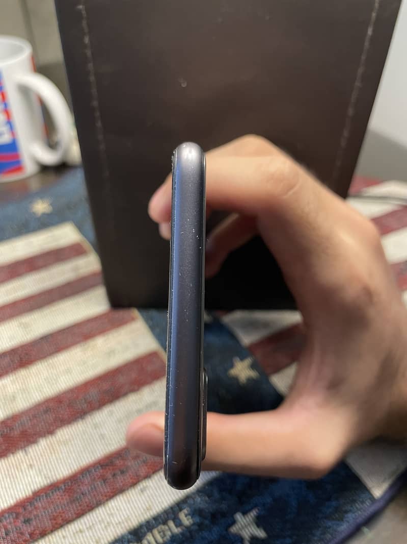 Apple iPhone 8 Plus 3