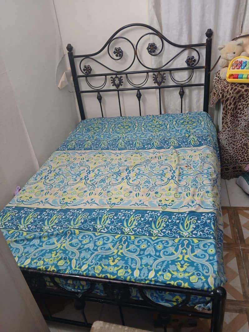 iron bed 0