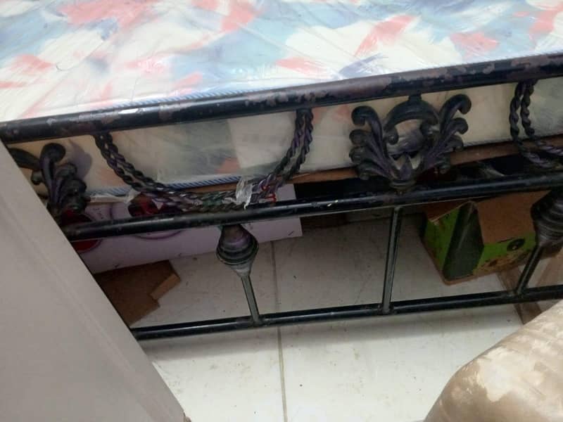 iron bed 1