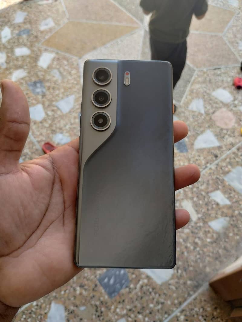 Tecno CAMON 40 Pro 0