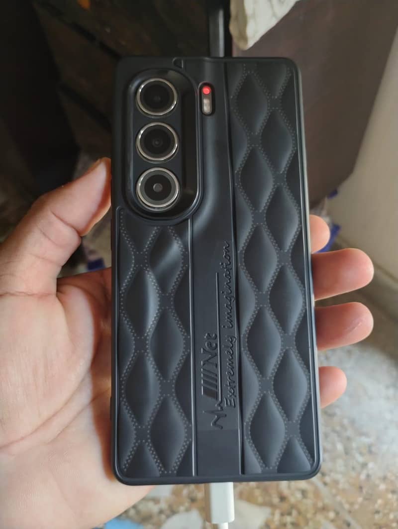 Tecno CAMON 40 Pro 4