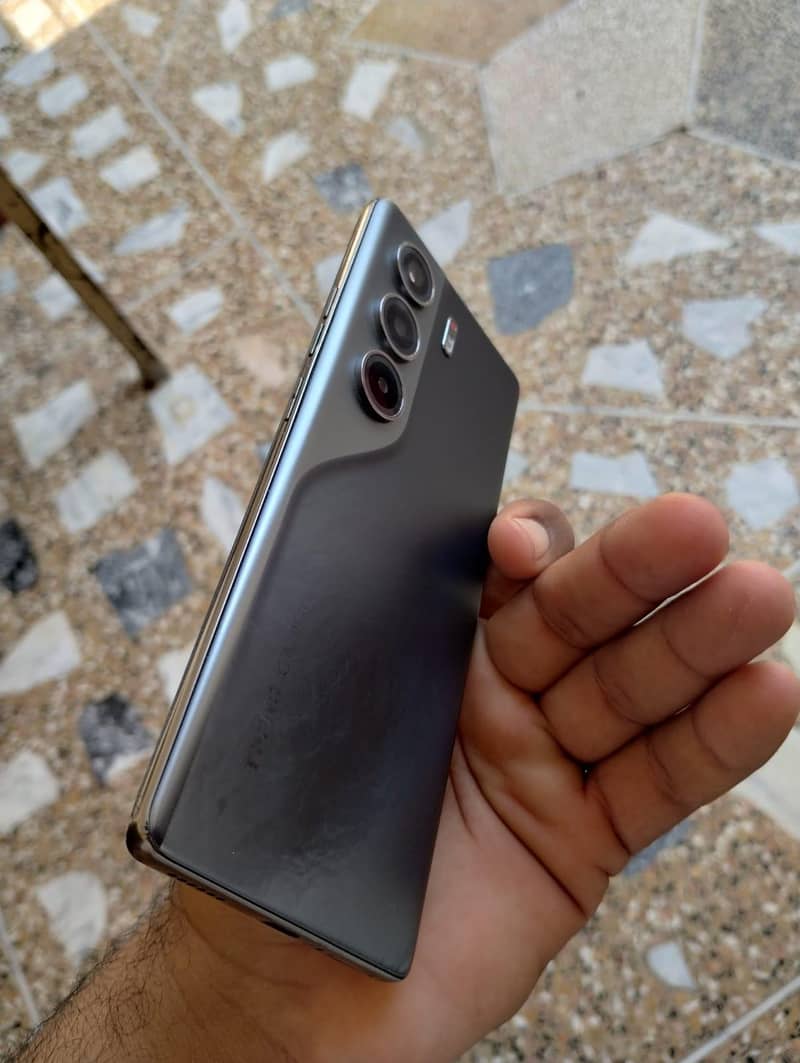 Tecno CAMON 40 Pro 8