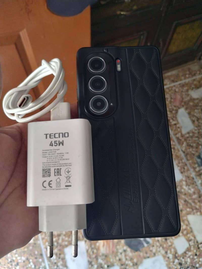 Tecno CAMON 40 Pro 10