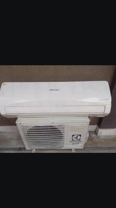 Electrolux DC inverter  1.5 ton goldfin model/0312/4645/208/