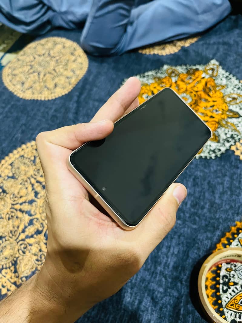 Google Pixel 8 4
