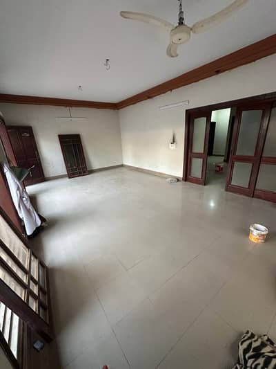 SILENT COMMERCIAL AVAILABLE FOR OFFICE PRIME LOCATION 60 FEET ROAD GULSHAN-E-IQBAL BLOCK 6