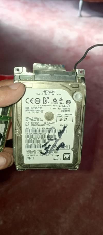 leptop hard disk 750GB 2 RAM 8GB