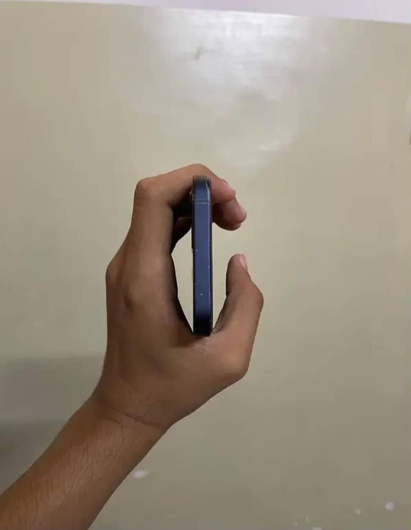 Apple iPhone 12 2