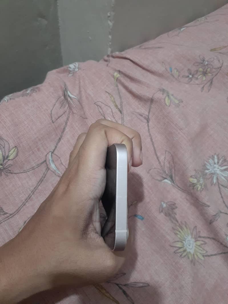 Apple iPhone 13 4