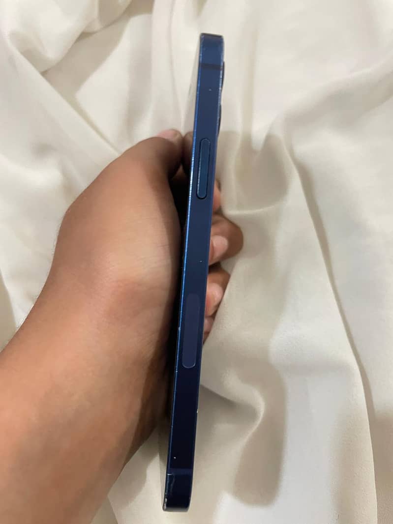 iPhone 12 3