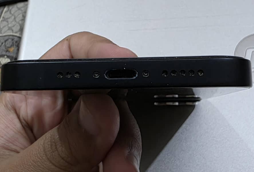 Apple iPhone 13 2