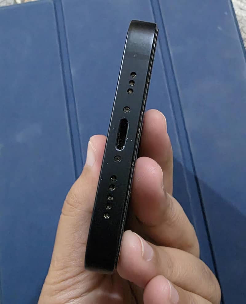 Apple iPhone 13 8