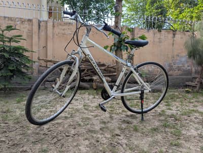 Cannondale Adventure 5 hybrid road bike