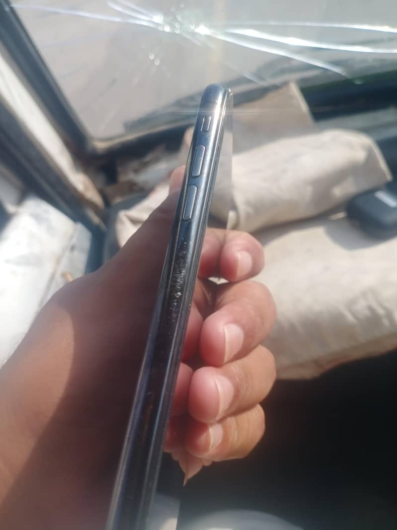Apple iPhone XS 4