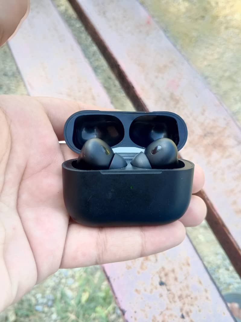 earbuds 1