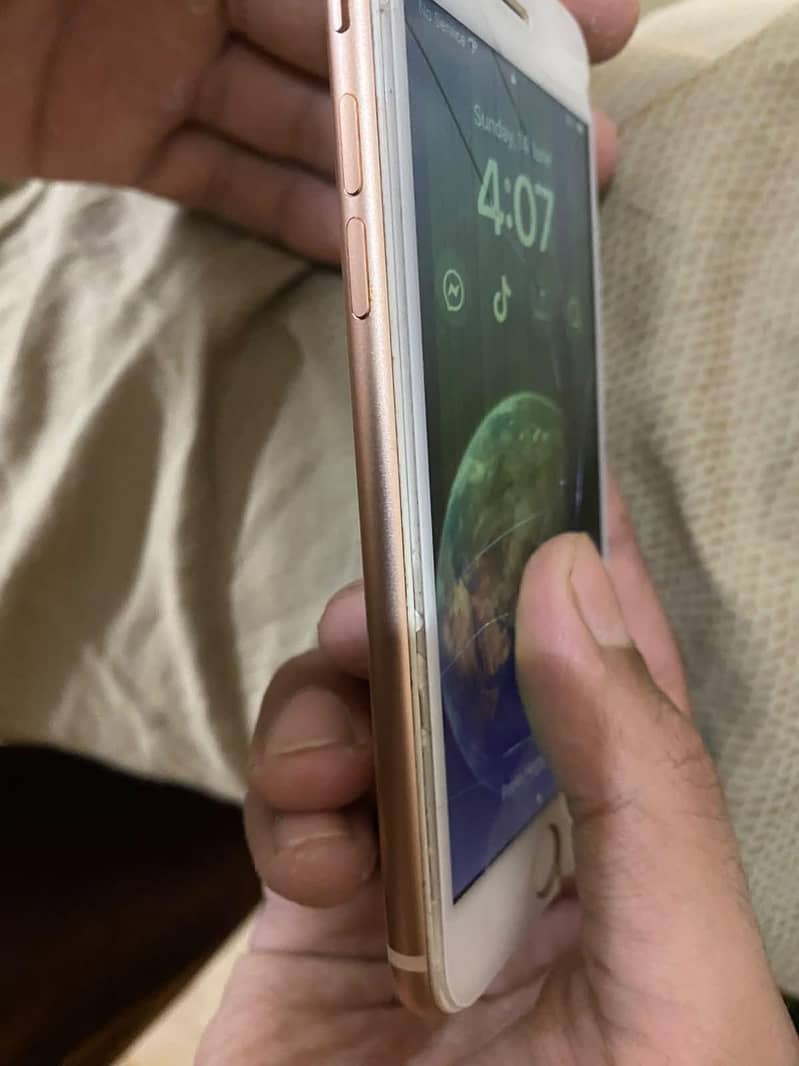 Apple iPhone 8 1
