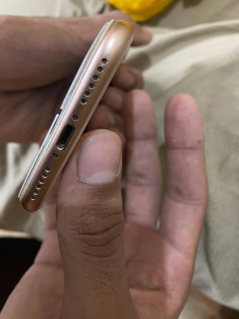 Apple iPhone 8 3