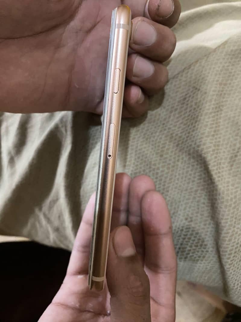 Apple iPhone 8 4