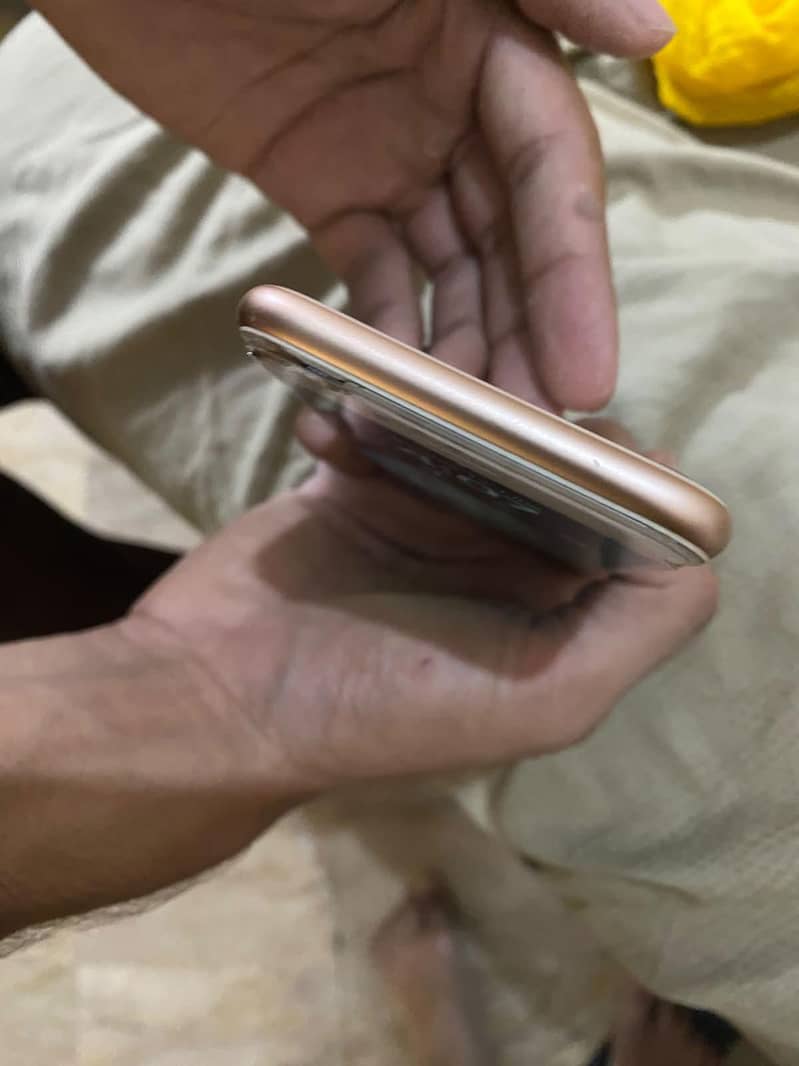 Apple iPhone 8 6