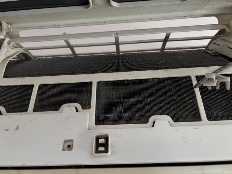Haier 1.5 tons Split AC 2