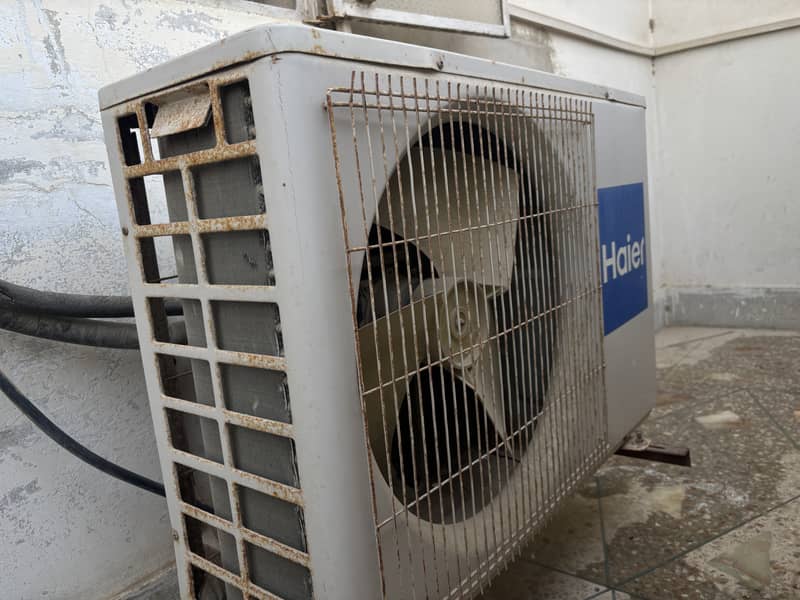 Haier 1.5 tons Split AC 9