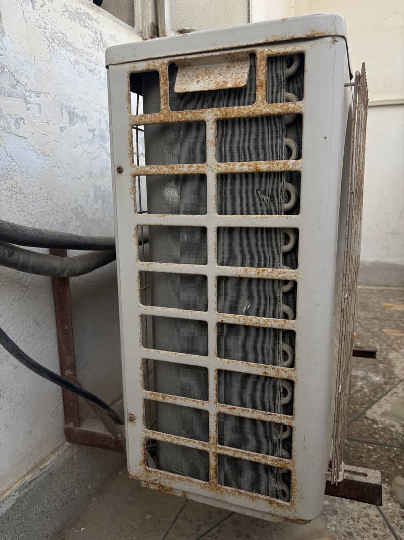 Haier 1.5 tons Split AC 10