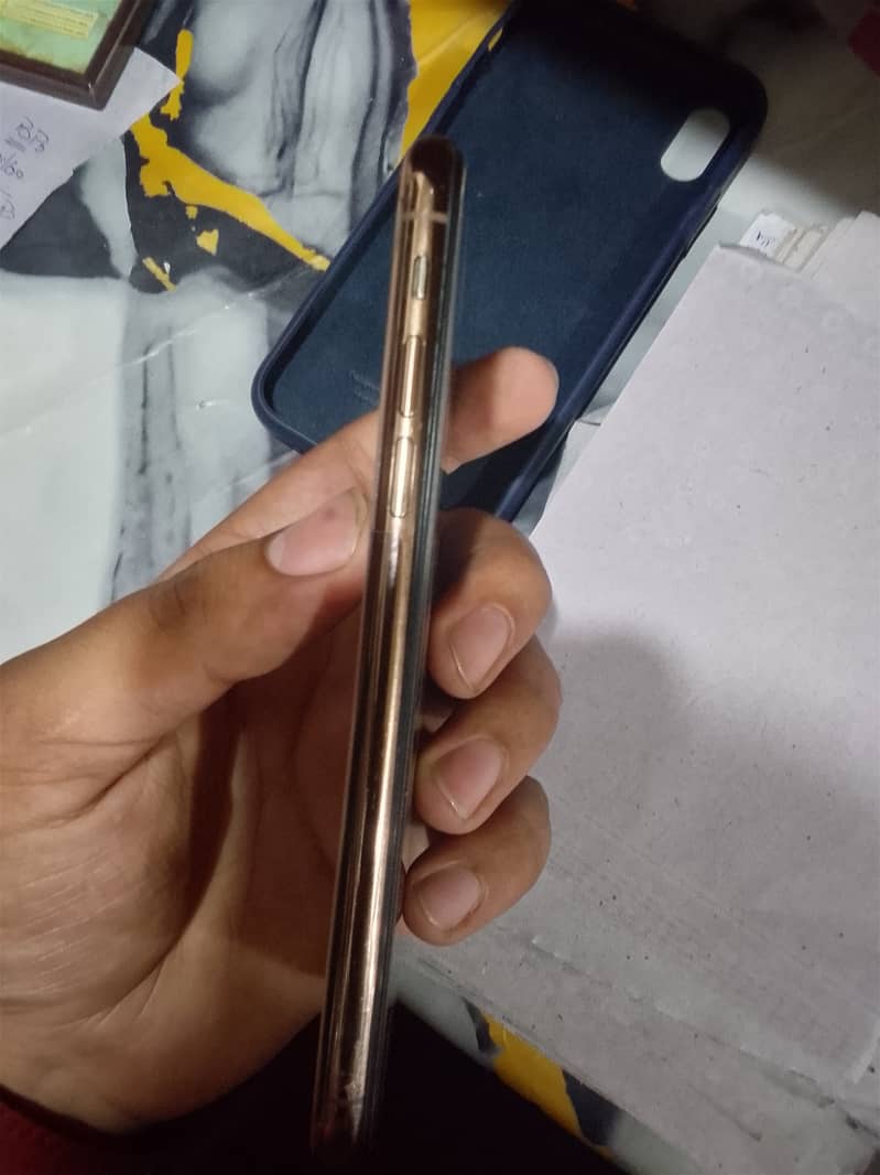 iPhone xs 3