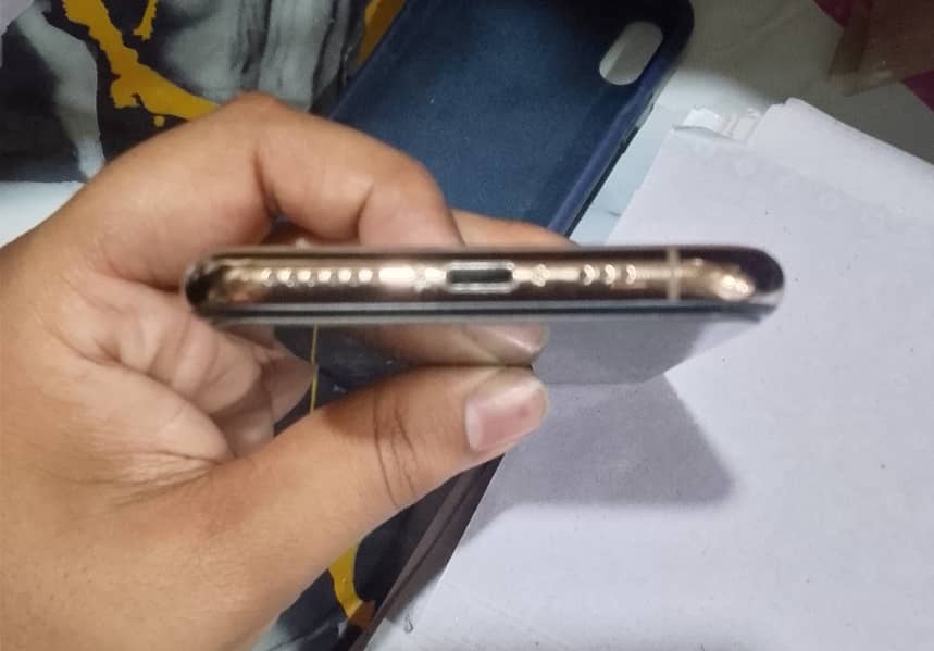 iPhone xs 4