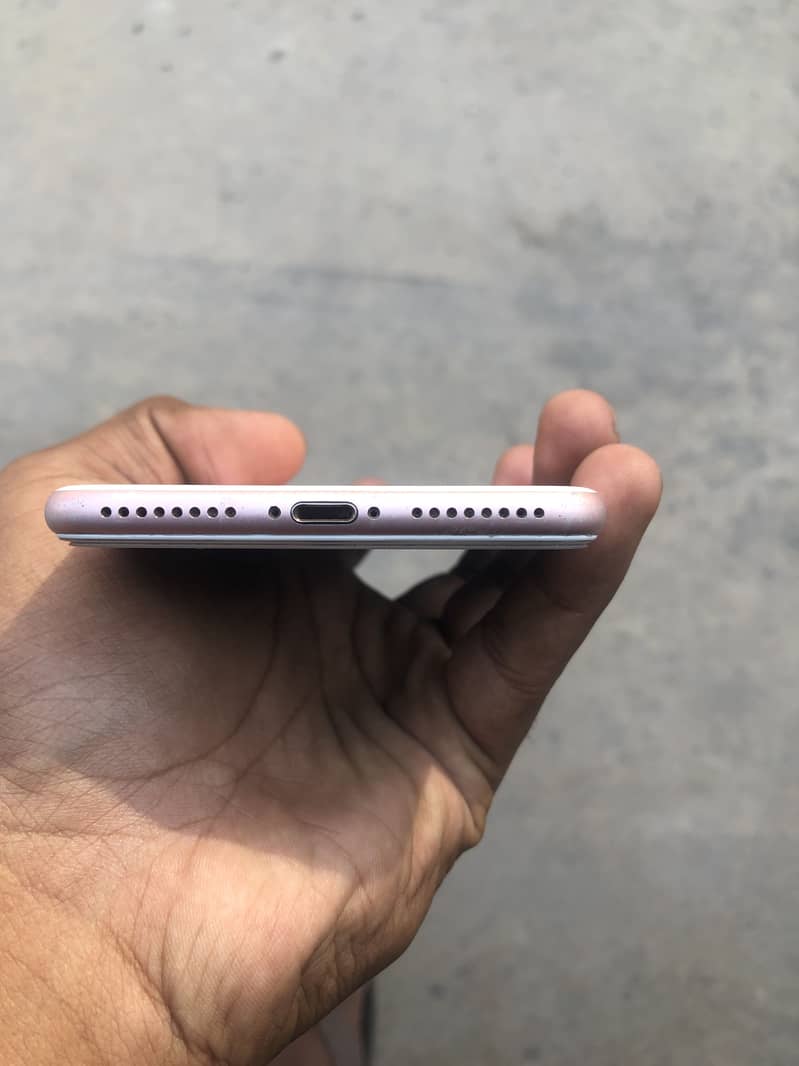 Apple iPhone 7 Plus 2