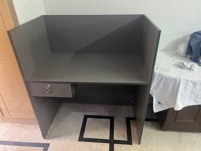 Grey workstation (patex sheet)