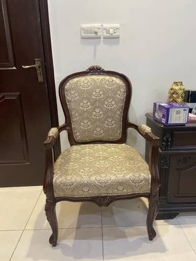 Chairs Victorian Style Four Chairs with Two Coffee tables