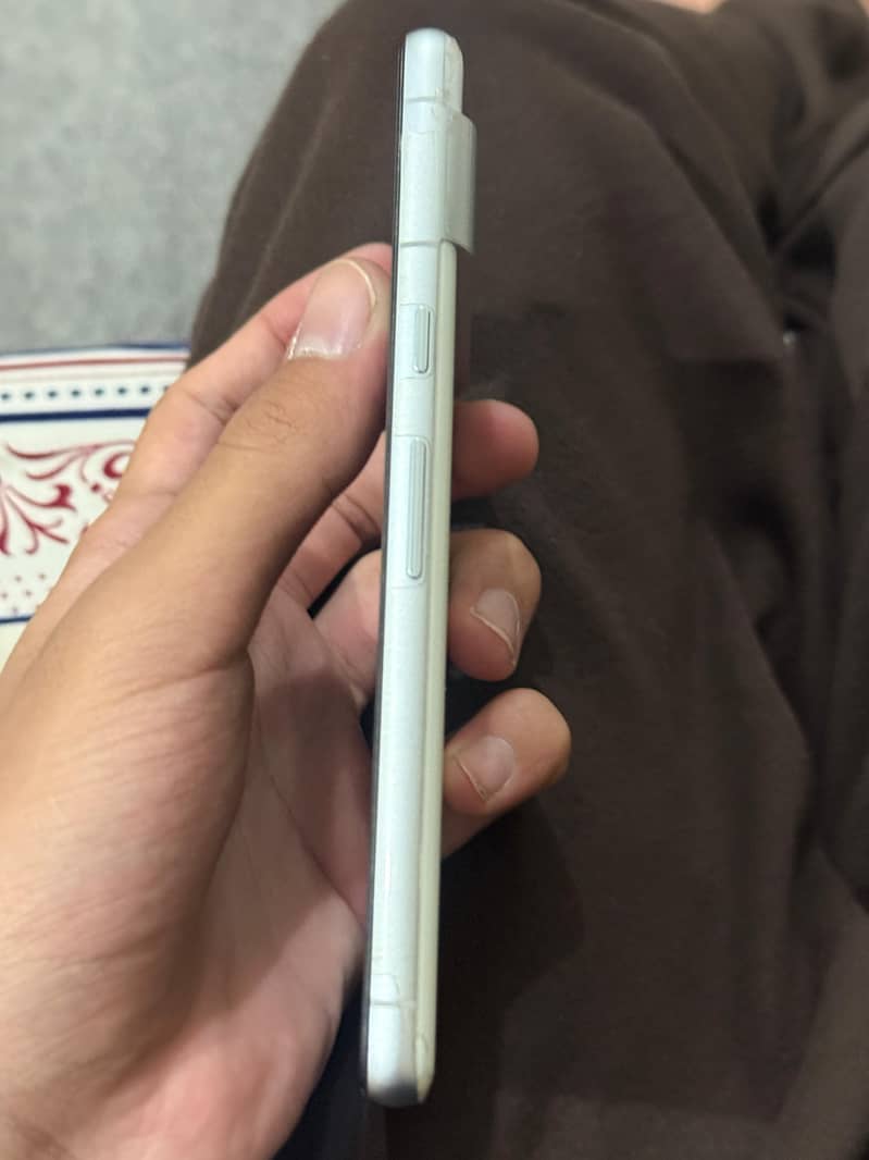 Google Pixel 7 4