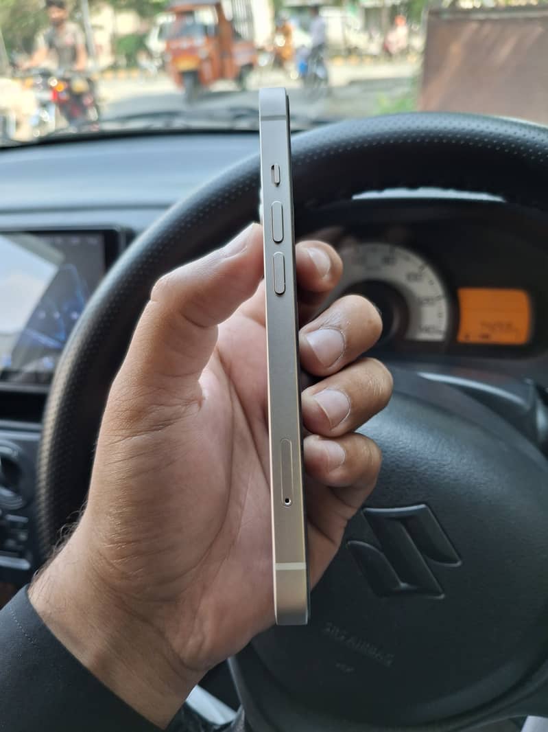 Apple iPhone 14 3