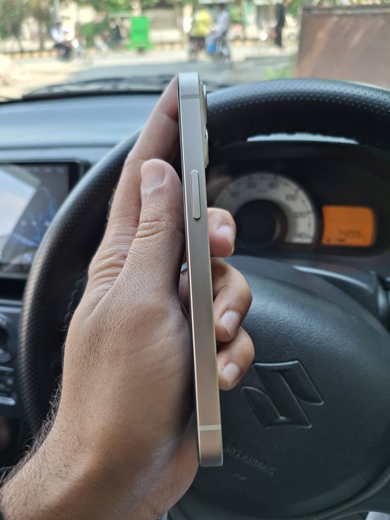 Apple iPhone 14 4