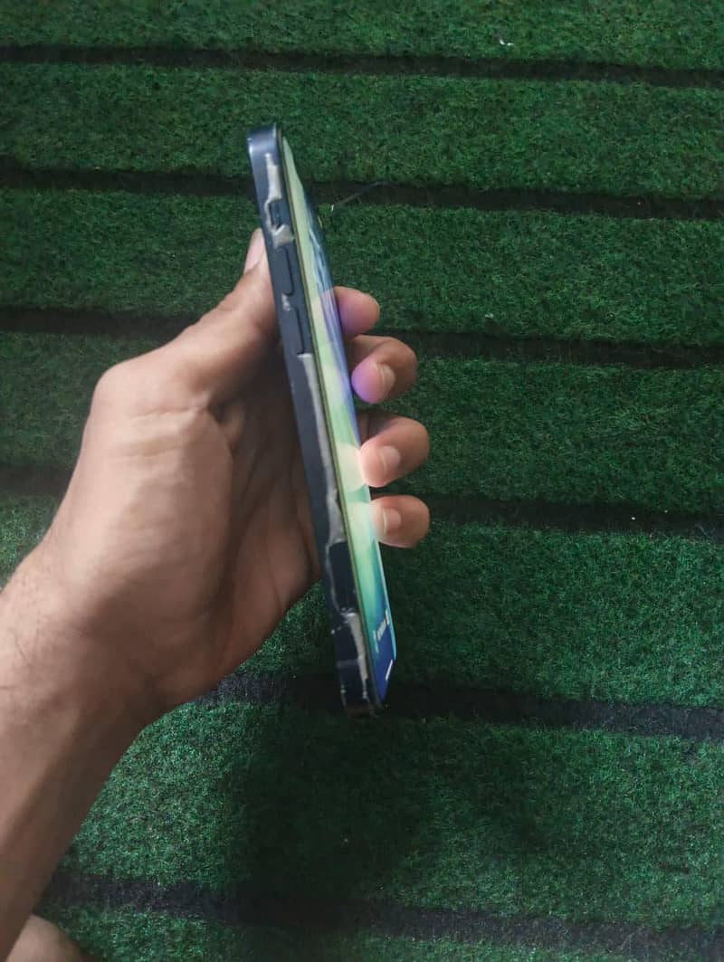 Apple iPhone 12 1