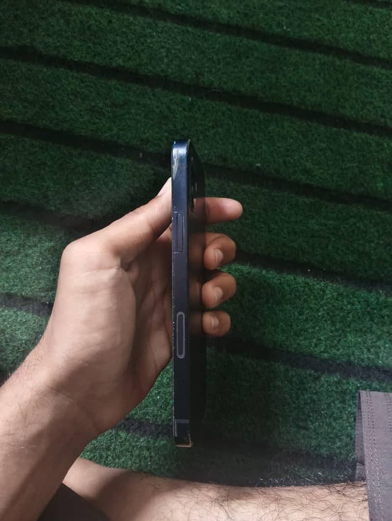 Apple iPhone 12 3