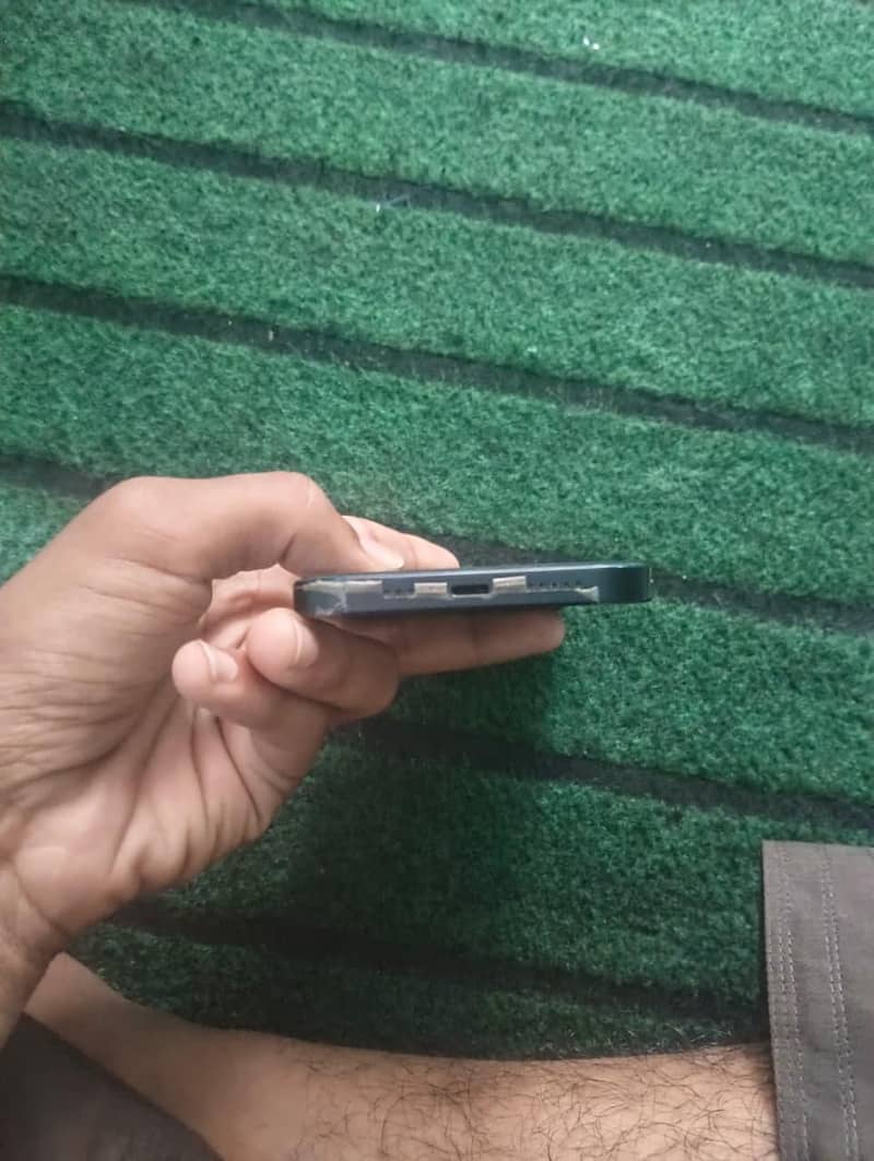 Apple iPhone 12 4