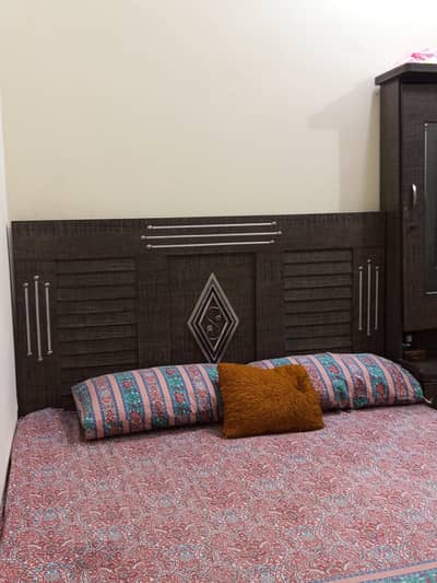 Complete Bedroom Set for Sale – Bed, Almirah & Dressing