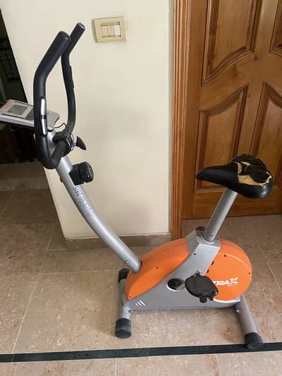 Exercise bike/cycling machine with digital odometer