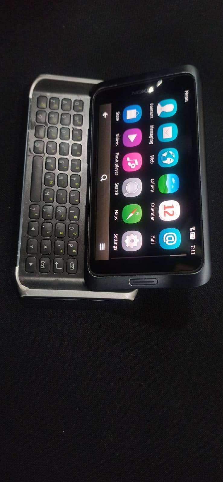 Nokia E7 1