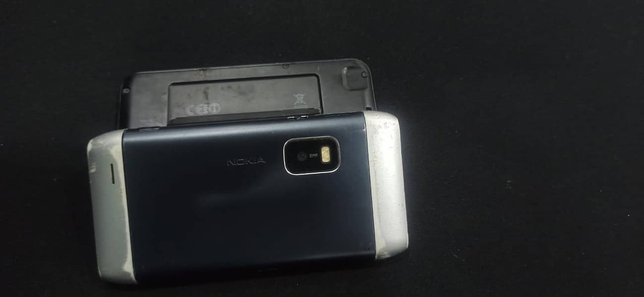 Nokia E7 3