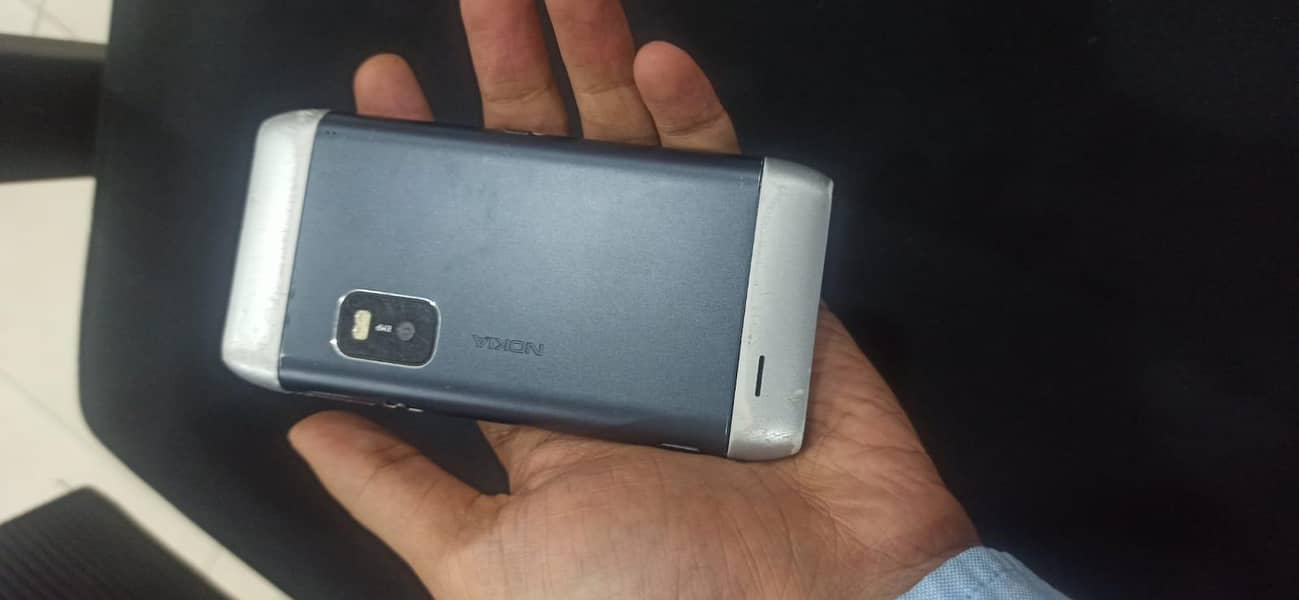 Nokia E7 7