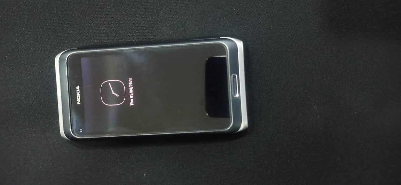 Nokia E7 8