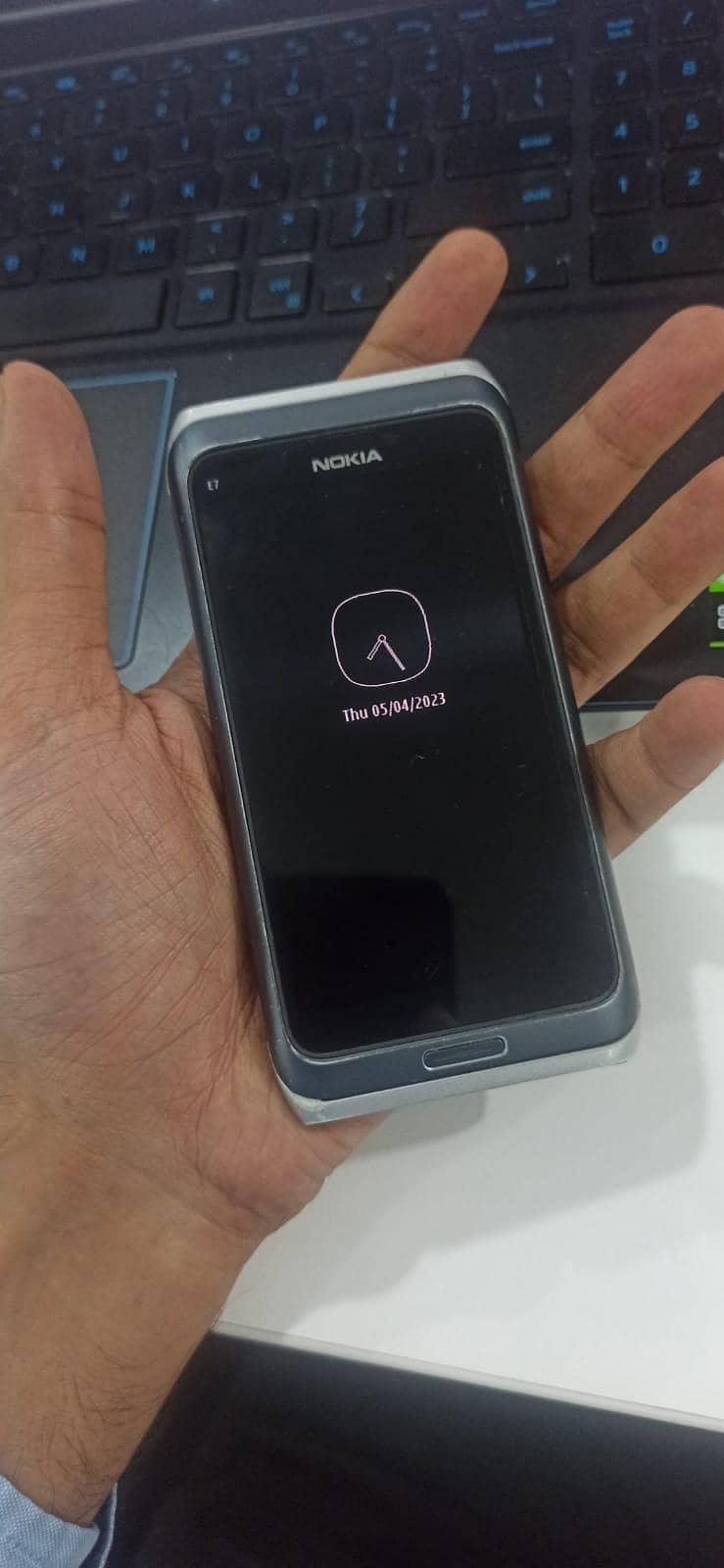 Nokia E7 9