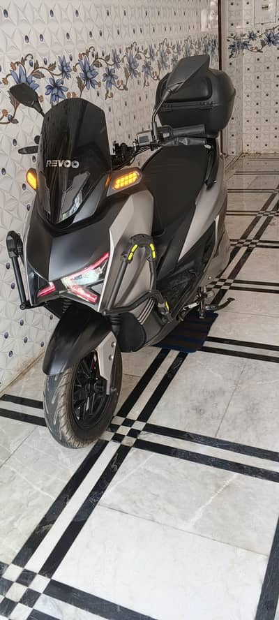 Revoo E52 sport