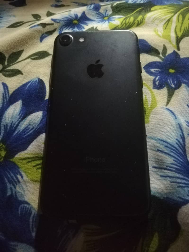 Apple iPhone 7 0