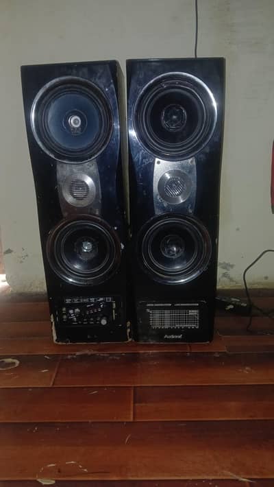 Audionic Bufers for sale ,. Good condition , everything ok , Bluetooth