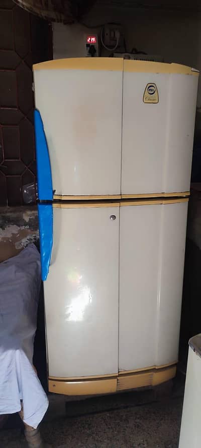 FRIDGE URGENT FOR SELL
