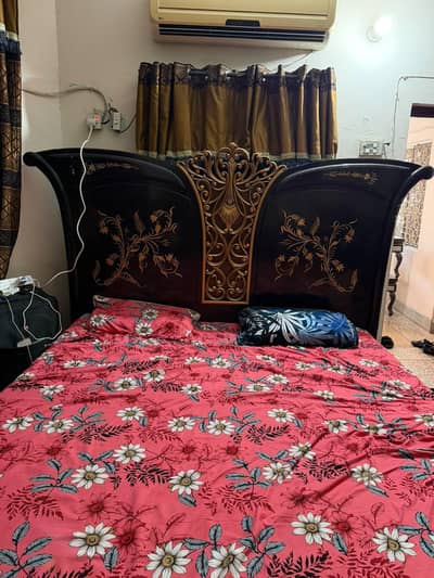wooden Bed without form just 8 month use